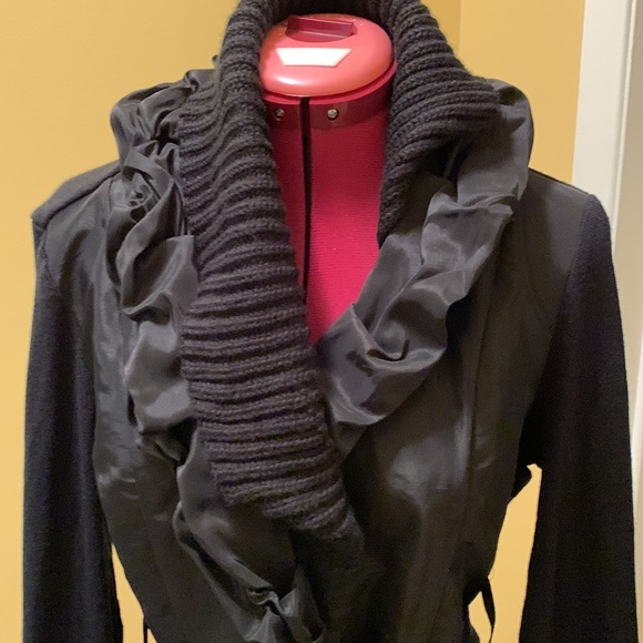 COCO and Tashi Jacket/cardigan with mixed material Double Ruffled collar NWOT - Picture 3 of 12